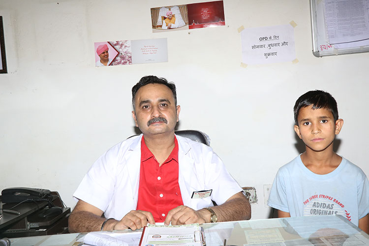 DOCTORS REMOVE WHISTLE TRAPPED INSIDE THE BREATH TRACT OF 11 YEARS OLD CHILD AT SHRI MAHANT INDIRESH HOSPITAL